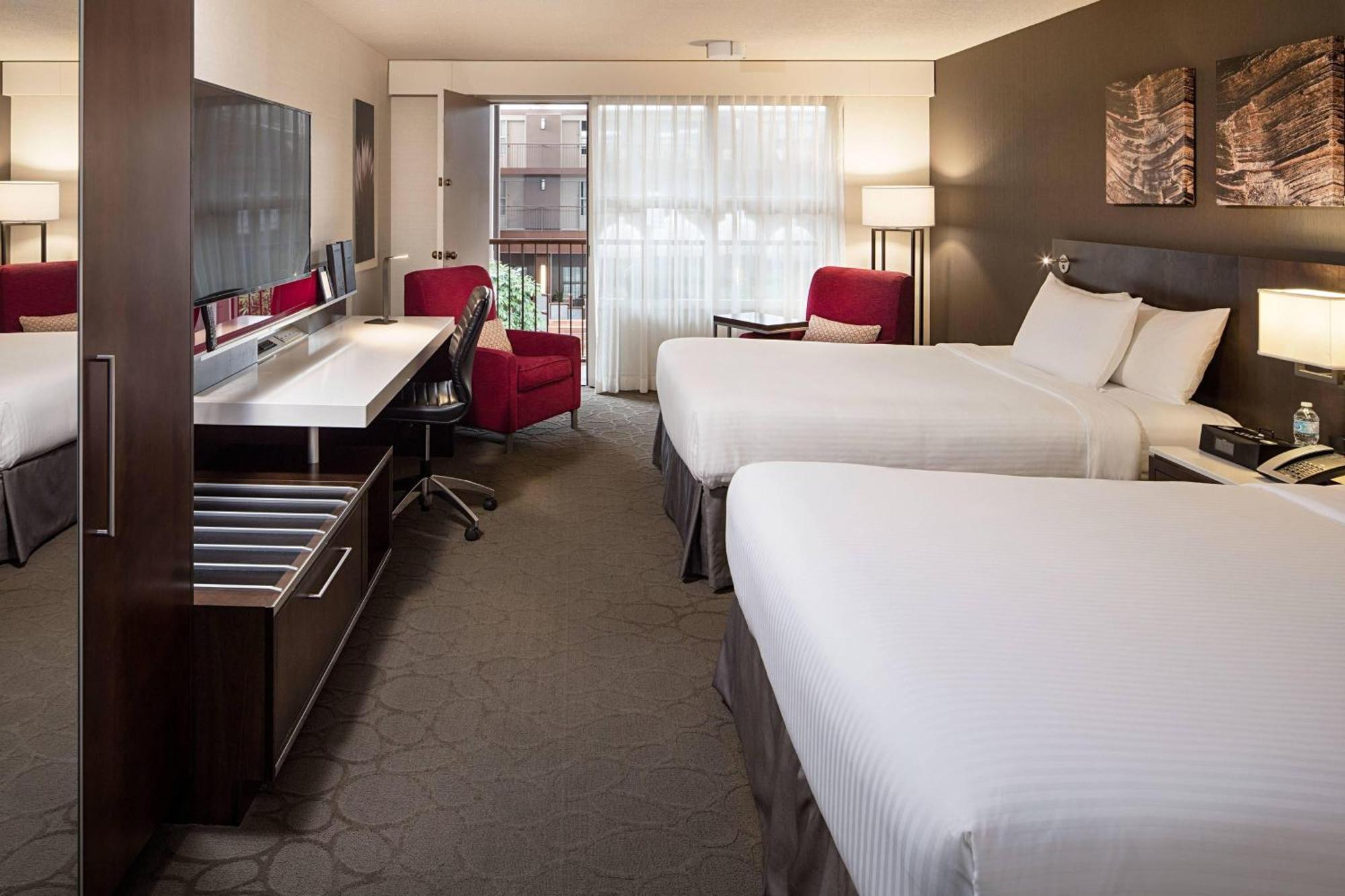 Club Queen Room Two Queen Beds Atrium Building,1554164479:JPEG