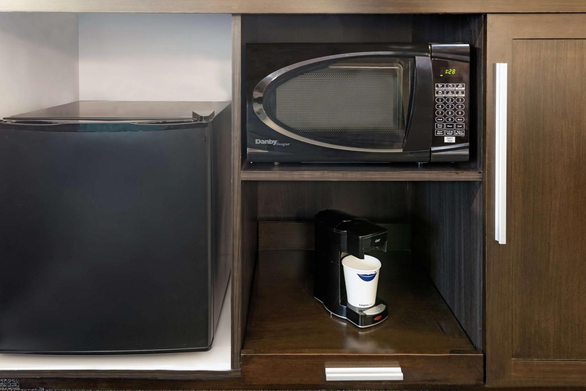 King Room with Roll-In Shower - Mobility Access/Non-Smoking