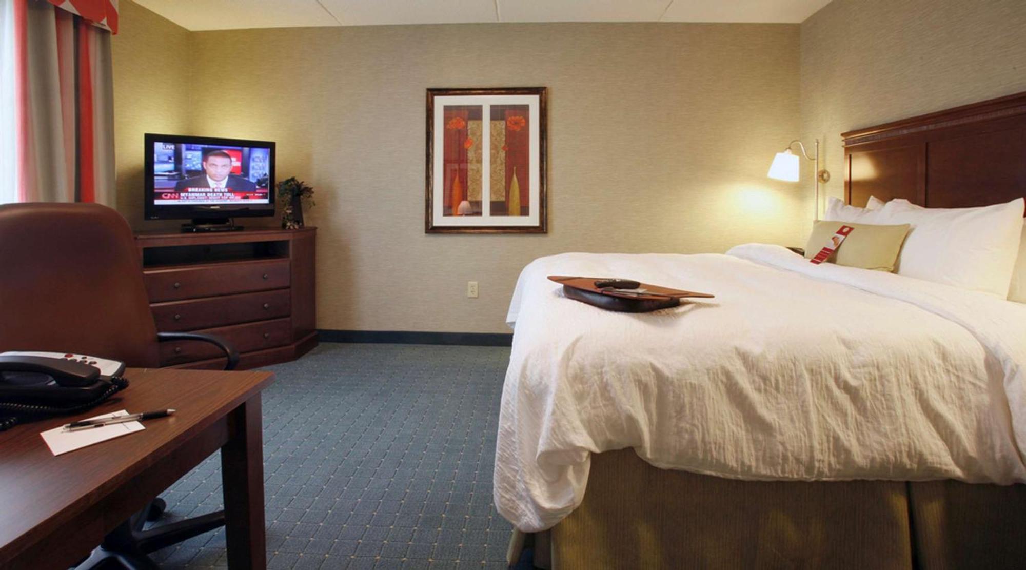 King Room with King Bed - Non-Smoking