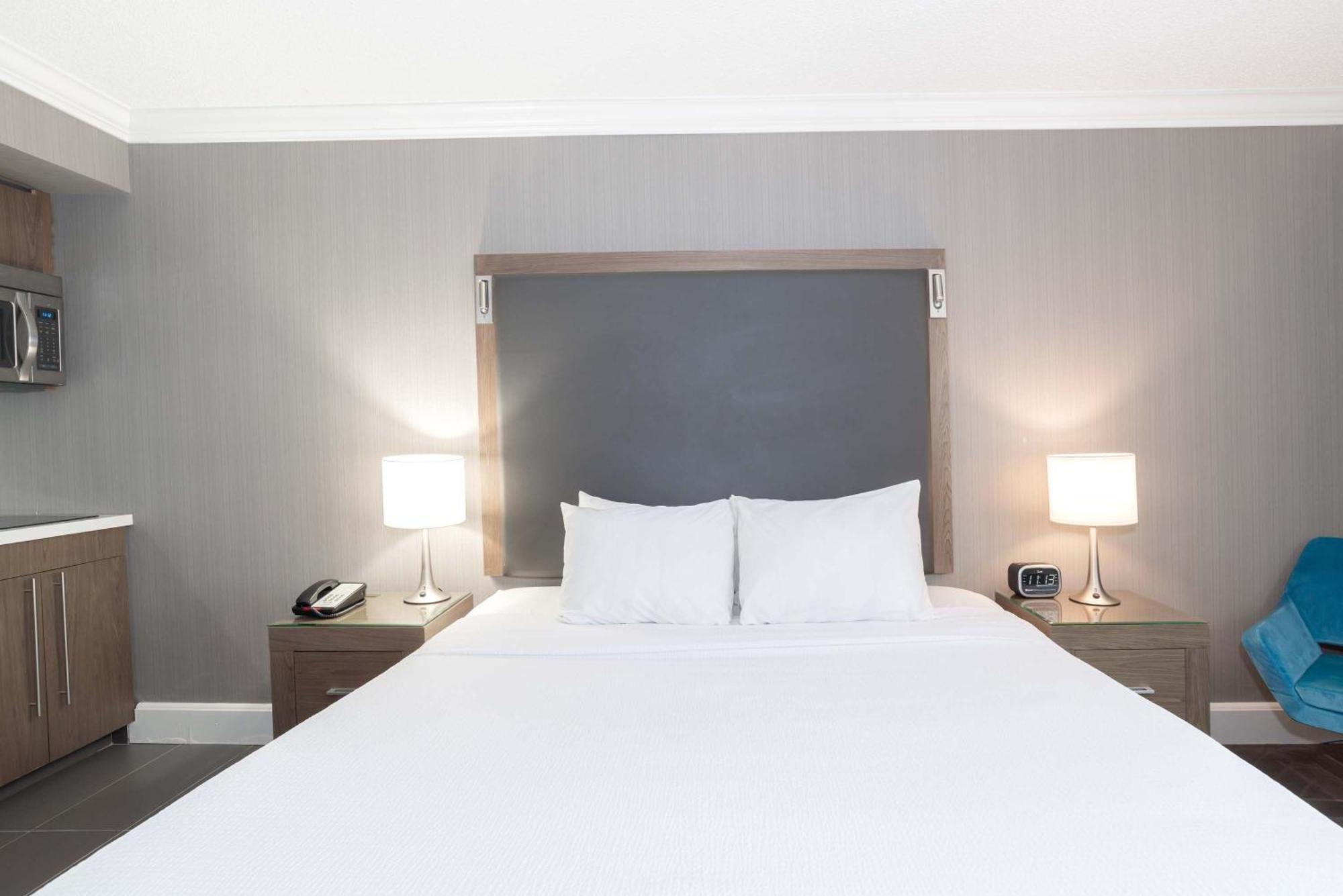 Studio Suite, 1 King Bed, Kitchenette,1608291237:JPEG