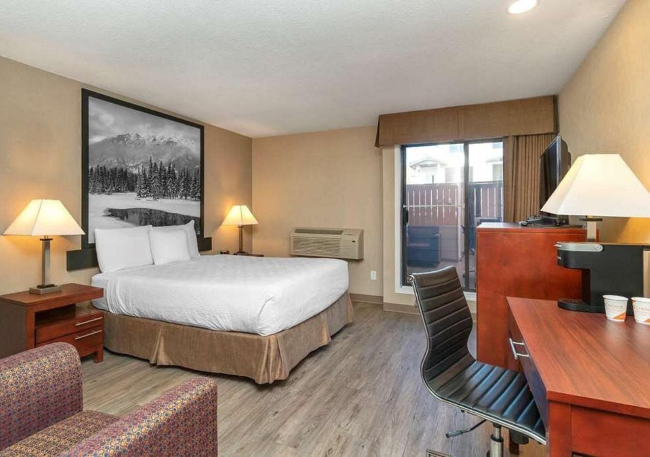 Queen Room Accessible or Non-Smoking or Queen Room Two Queen Beds Non Smoking Non Pet Friendly,1610832347:JPEG