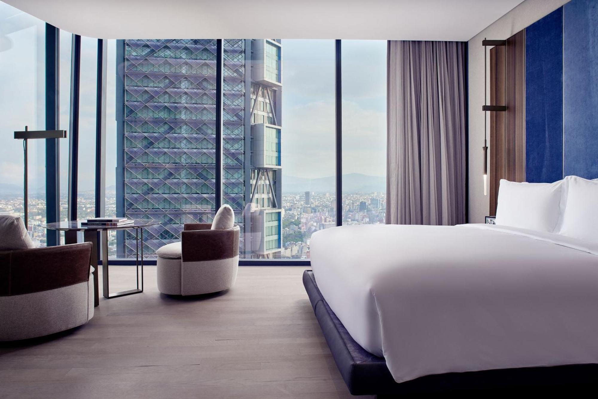 Deluxe Corner King Room with City View