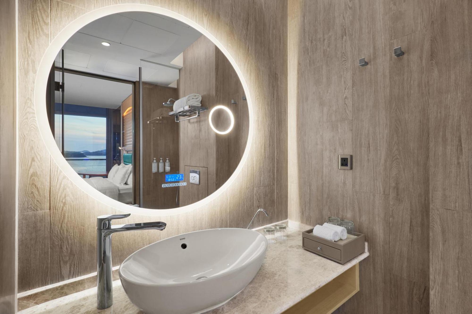 Twin Room with Balcony and Sea View