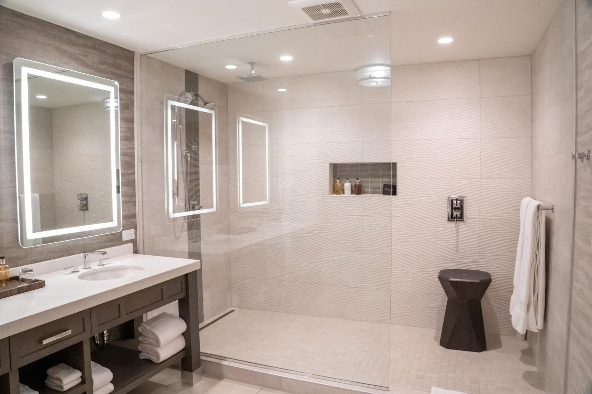 Junior Suite,1622032448:JPEG