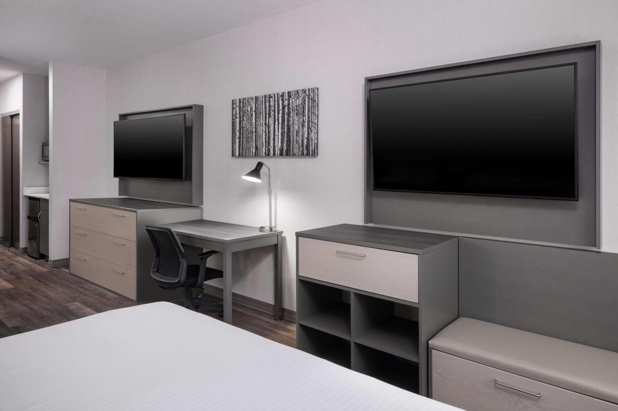 King Room with Sofa Bed and Balcony