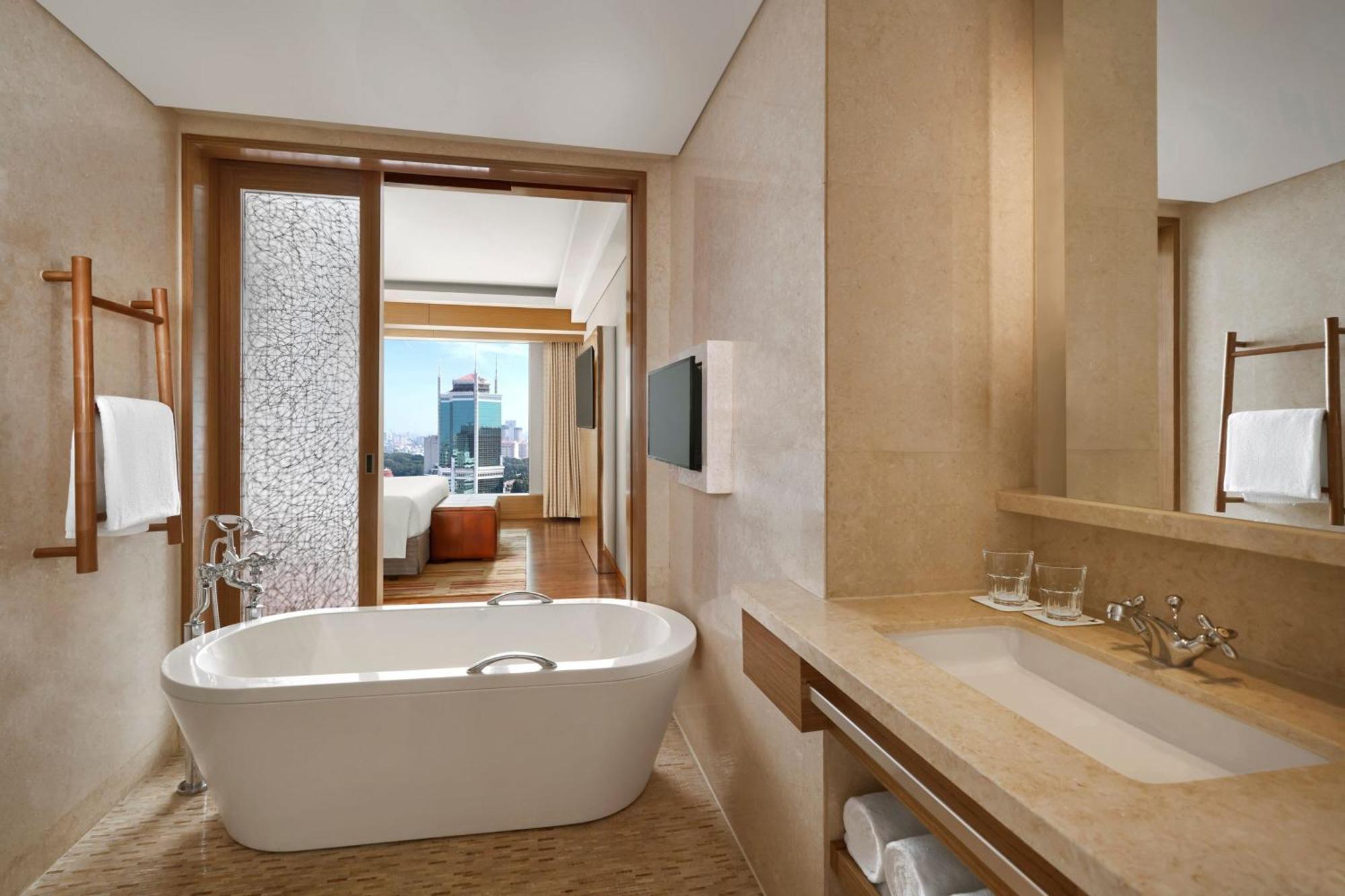 King Suite - Executive Lounge Access