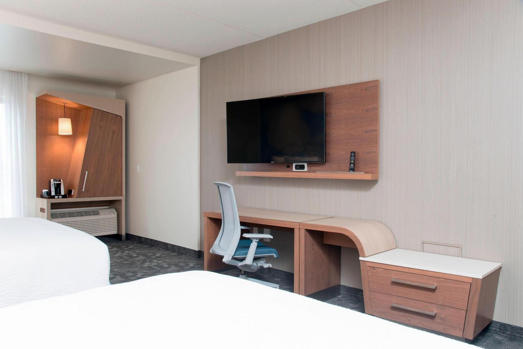 Queen Room with Two Queen Beds and Bathtub - Mobility Access/Hearing Accessible
