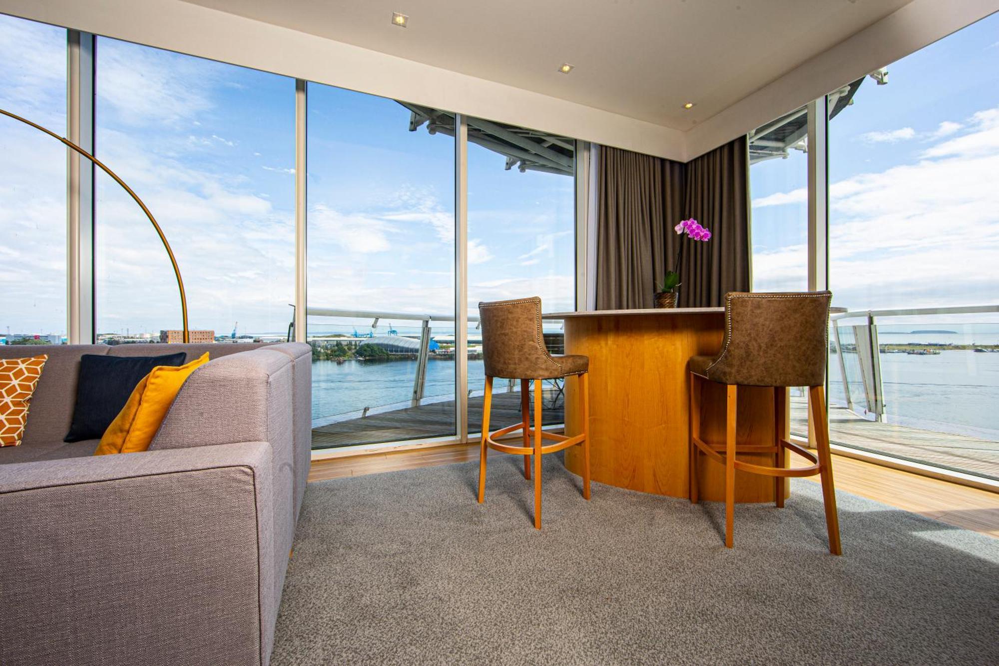 One-Bedroom King Suite with Harbour View,1112944743:JPEG