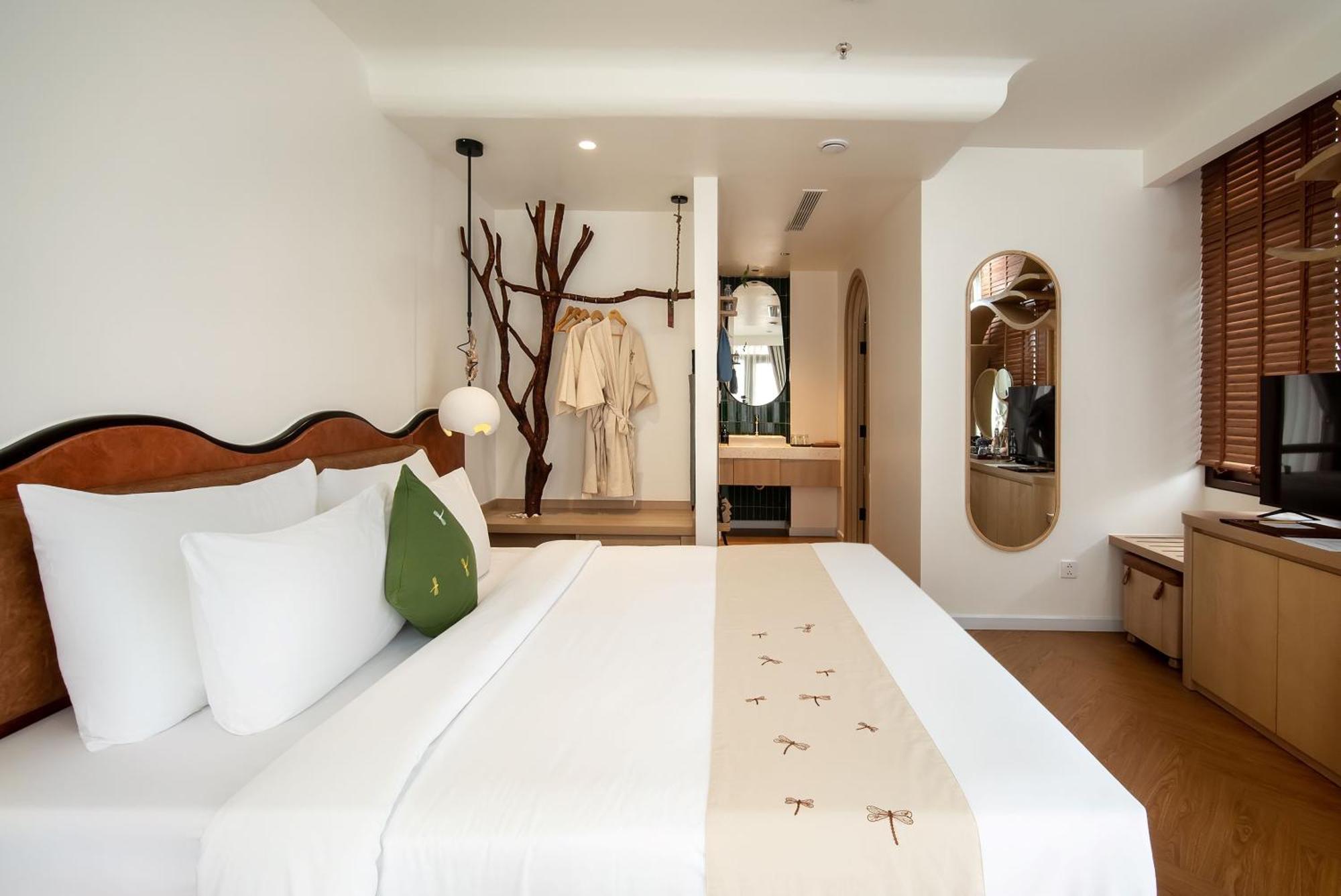 Luxury Deluxe High-Floor Balcony Room with Once-time minibar