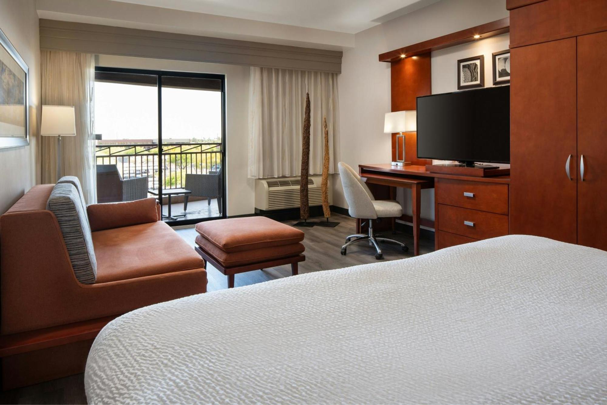 Larger Executive King Room Sofa Bed Balcony,1643168042:JPEG