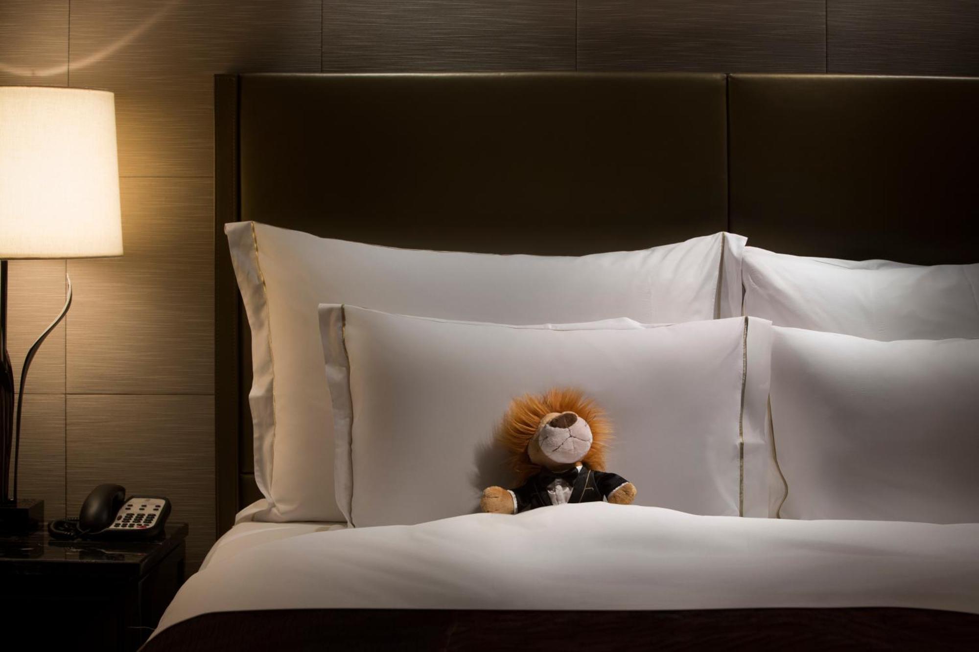Deluxe Victoria Harbour Twin Room