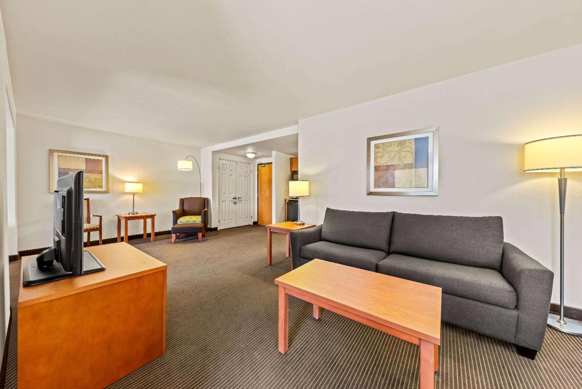 Jr. Executive Suite, King Bed, Non Smoking