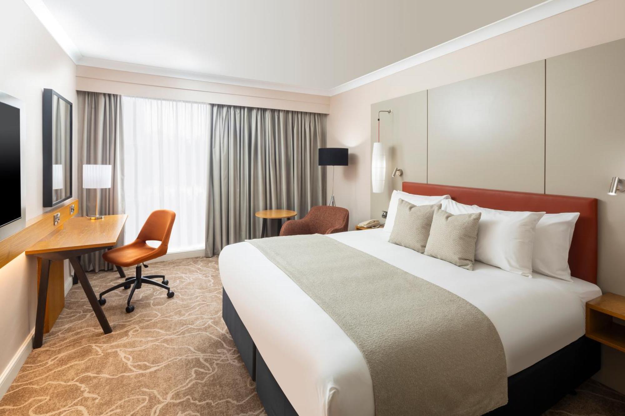Premium Super KIng Room with Bath - Lounge Access