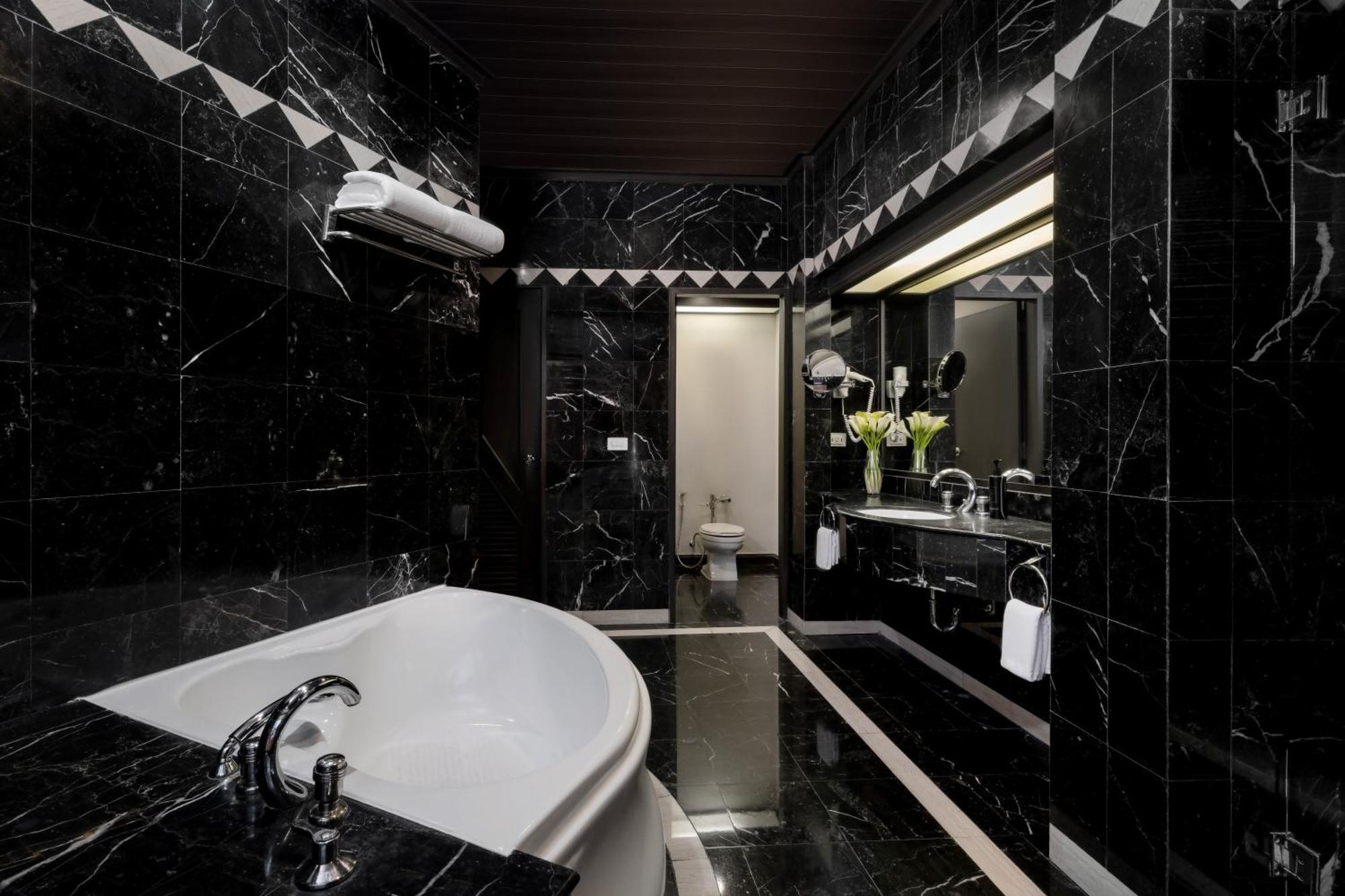 Grand Executive Suite with 1 King Bed, Executive Lounge Access - 15% discount on Food and Soft Beverage