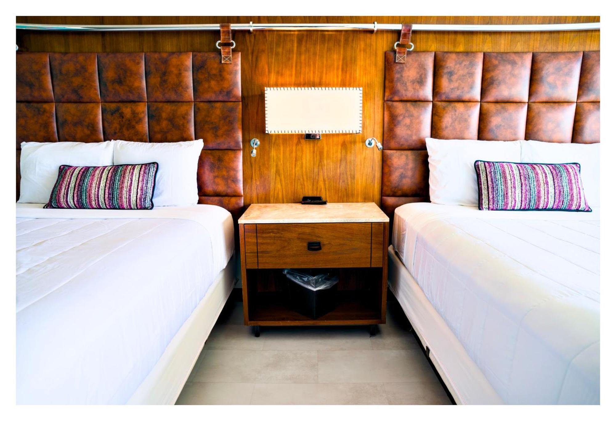 Queen Room with Two Queen Beds - Courtyard View