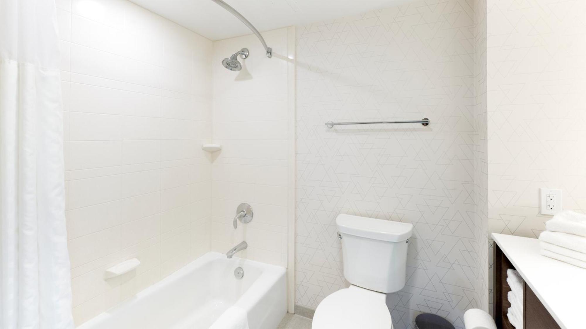 Standard Room with Two Queen Beds,1662406757:JPEG