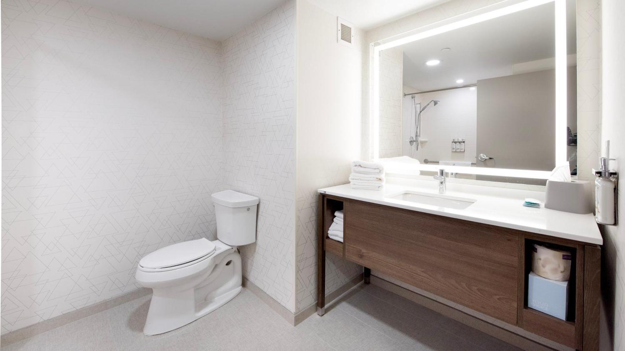 Standard King Room - Accessible