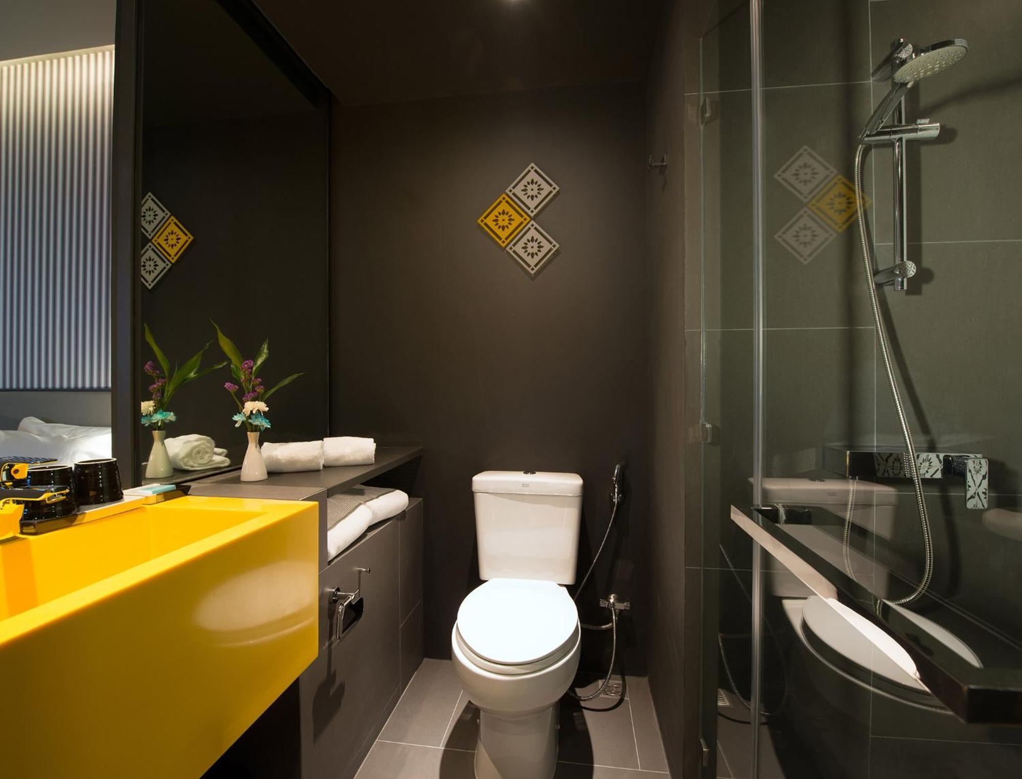 Superior Corner Queen Room