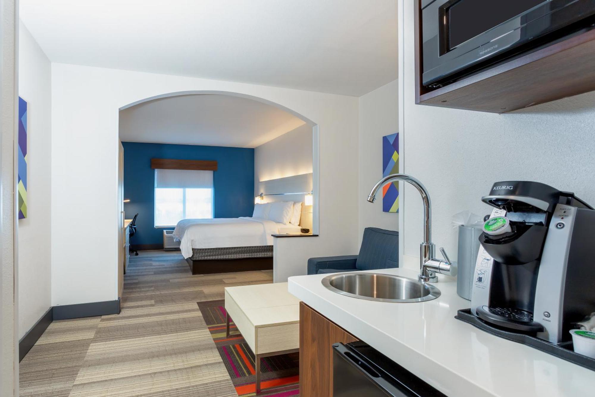 King Suite Additional Living Area,1657157625:JPEG