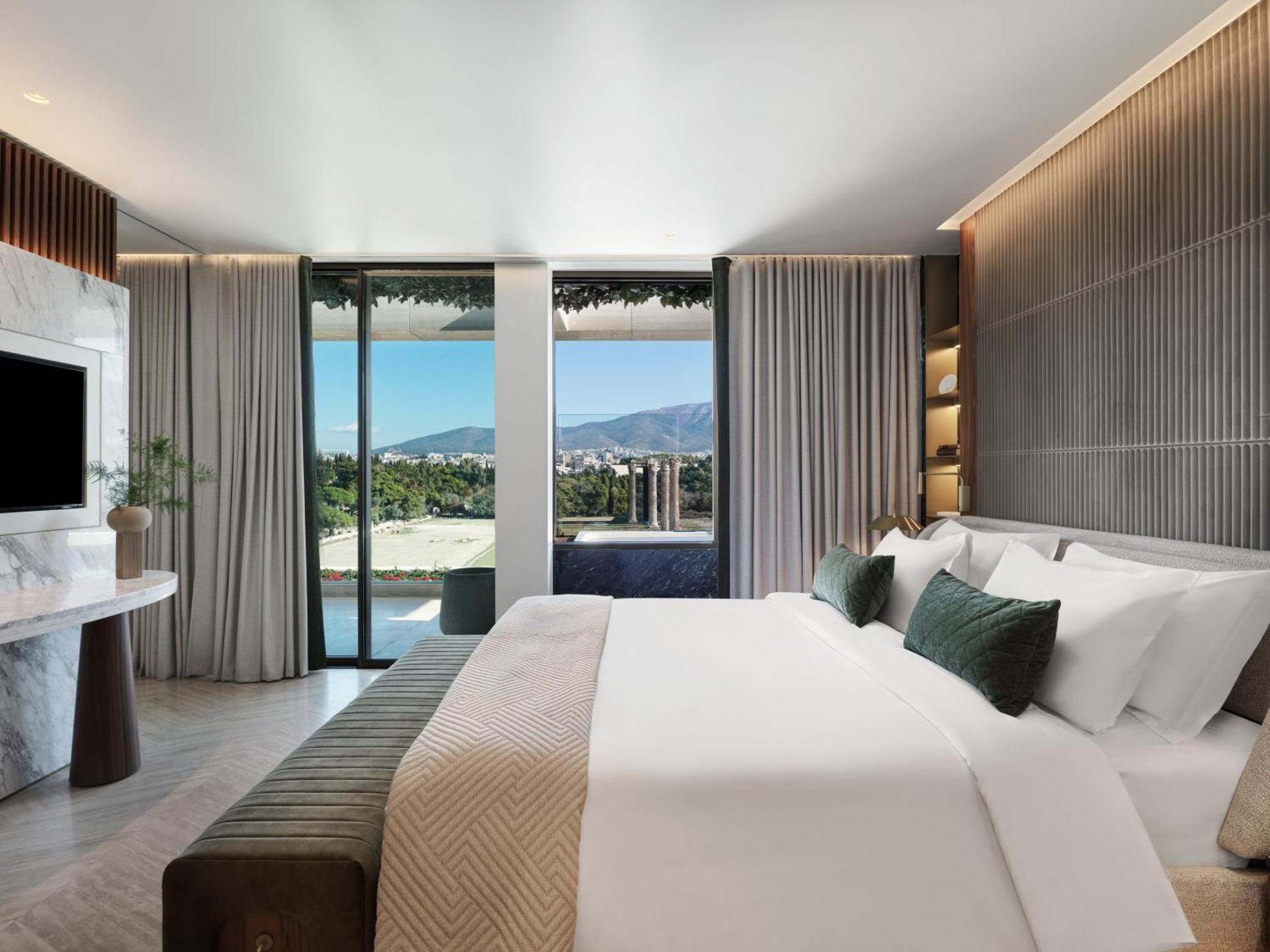 Zeus Presidential Suite with Balcony, Temple View & outdoor Jetted Tub