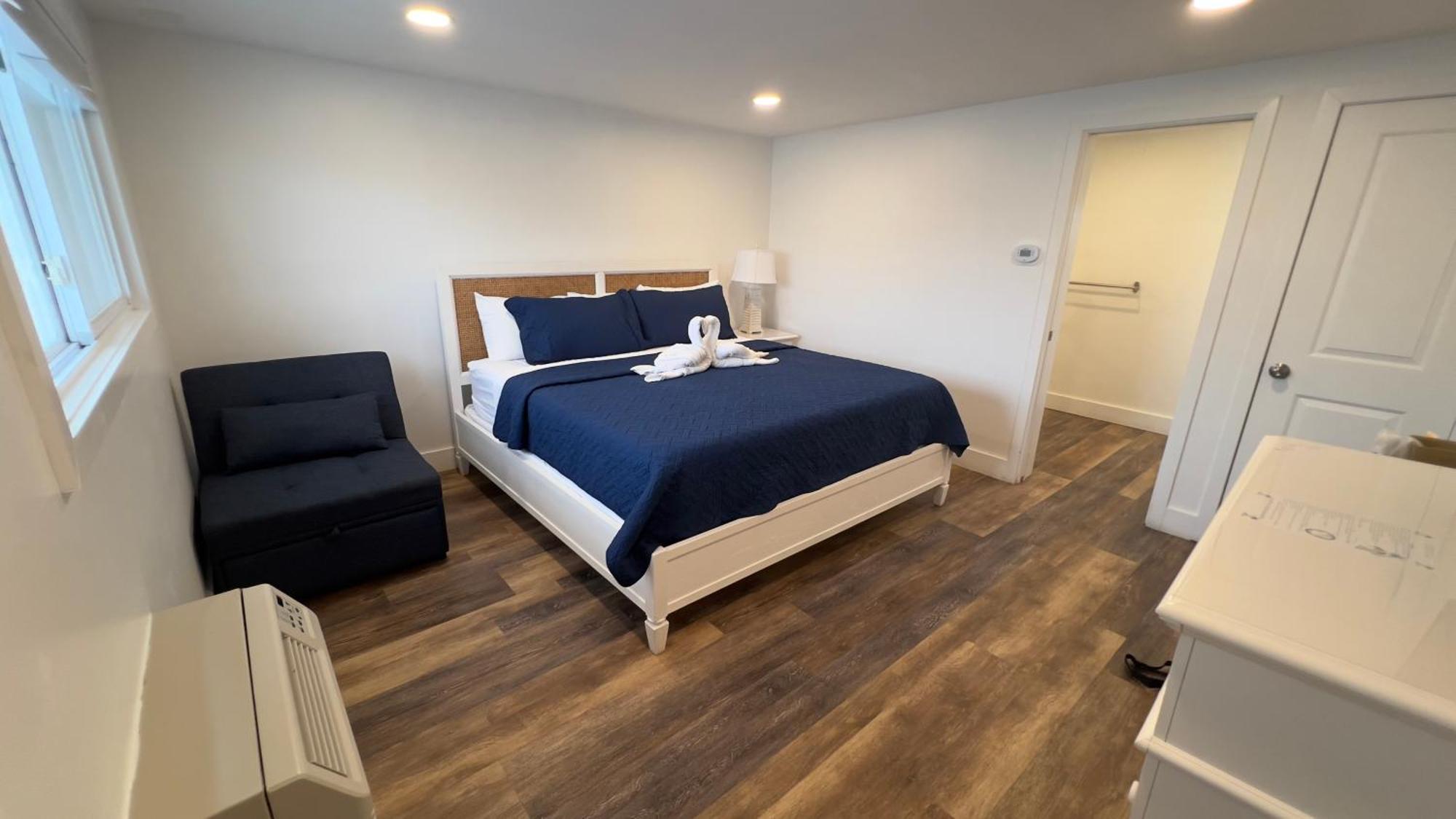 Deluxe Room,1686507421:JPEG