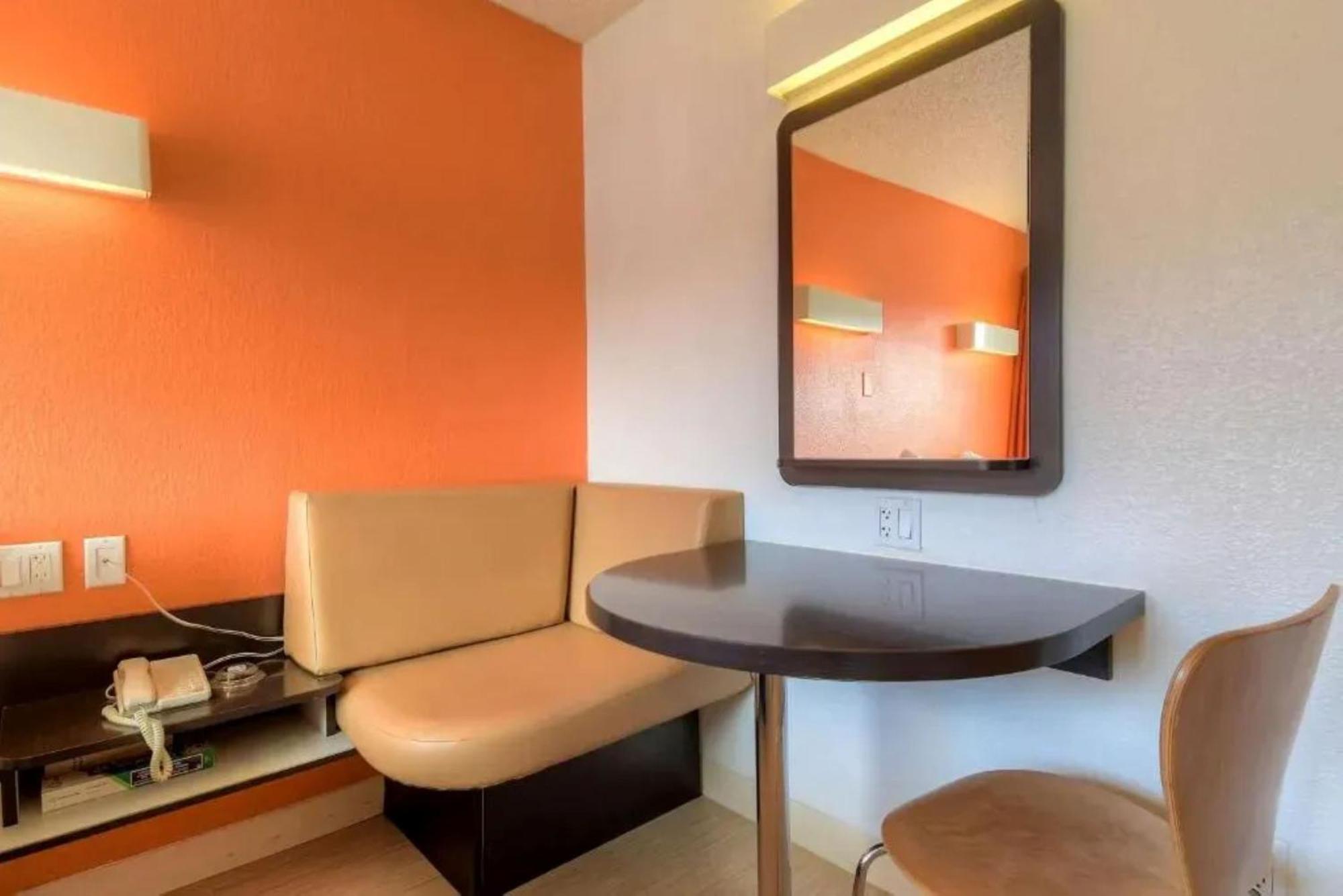 1 Queen Bed | Suite, Non-Smoking, Sofa-Bed