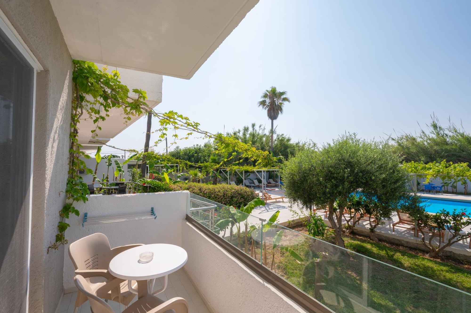 Triple Room with Garden View