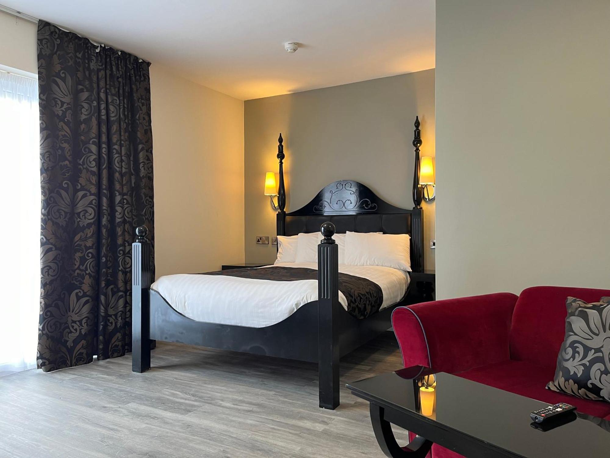 Executive Suite,1698844730:JPEG