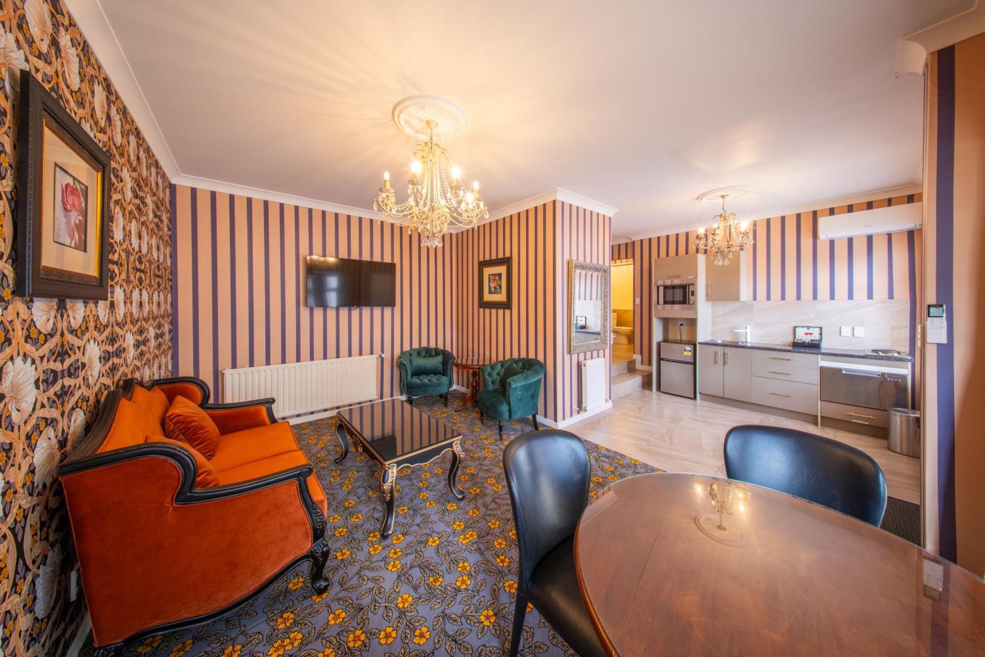 Premium Two-Bedroom Suite,1690938229:JPEG