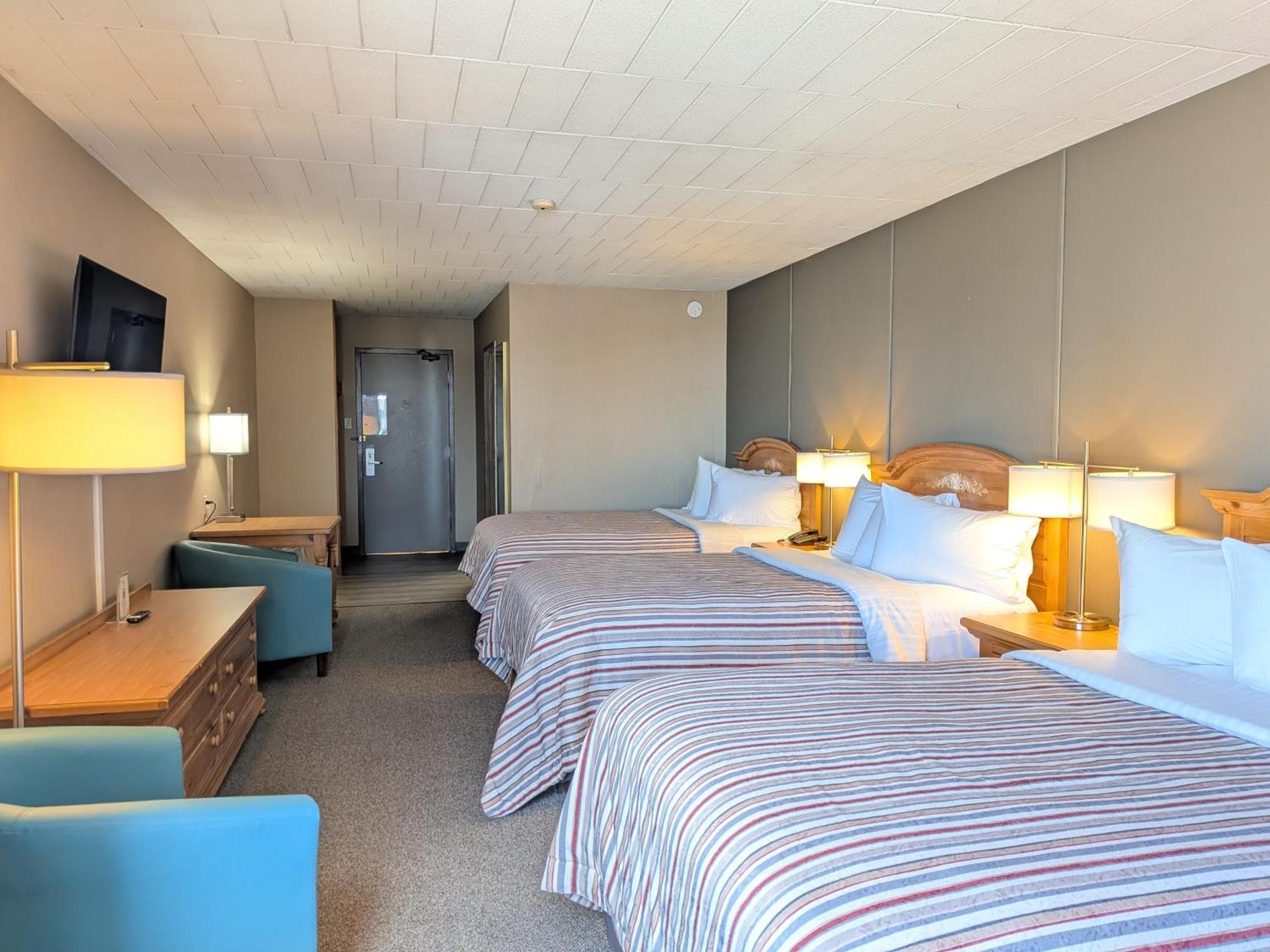 Standard Triple Room,1696622426:JPEG