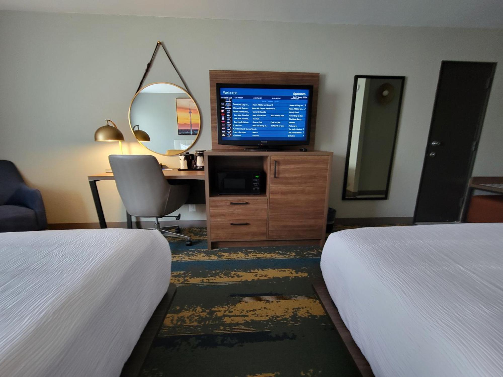 Queen Room Two Queen Beds No Resort Fee,1698872393:JPEG