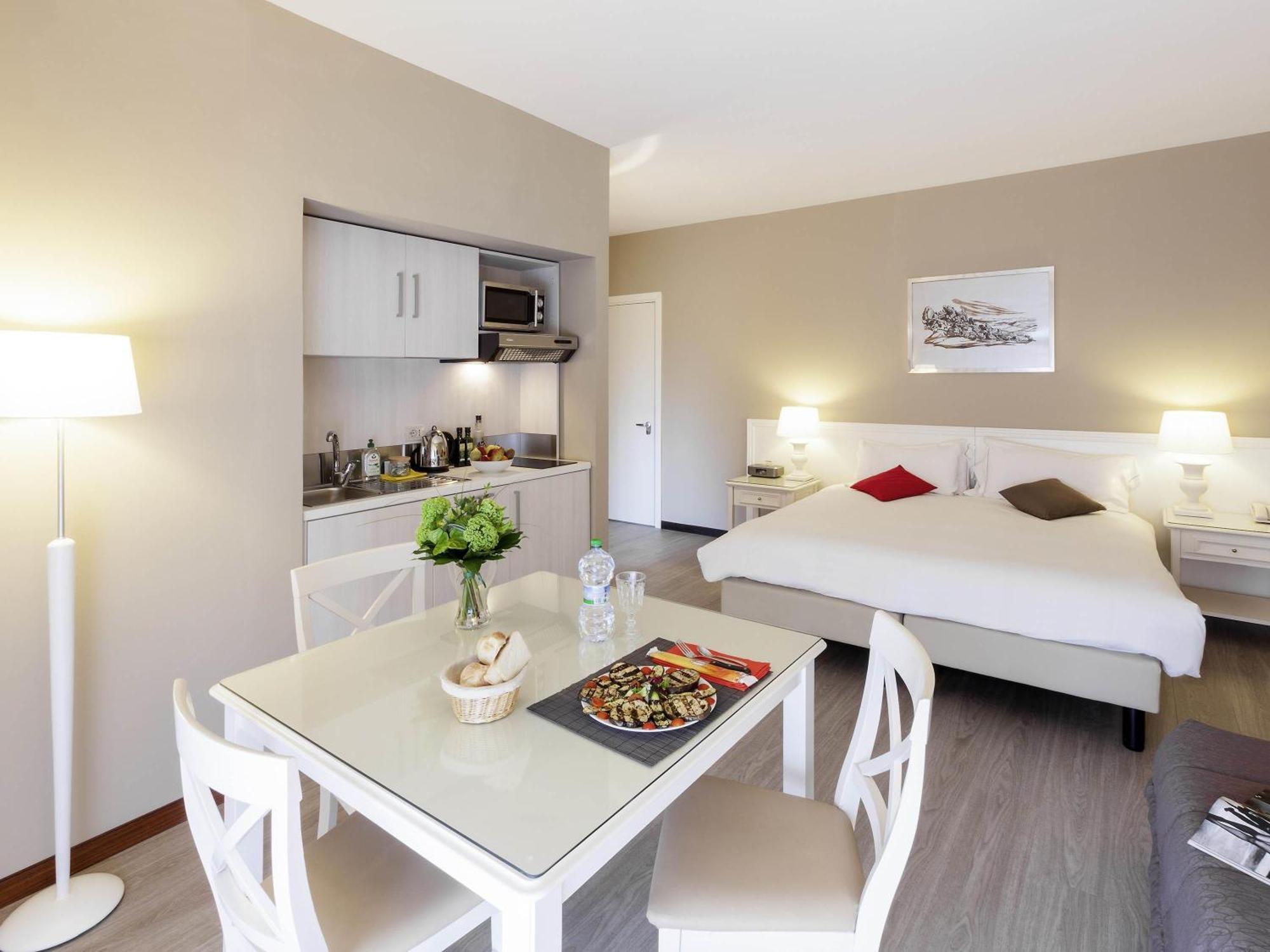 One-Bedroom Apartment,433823868:JPEG