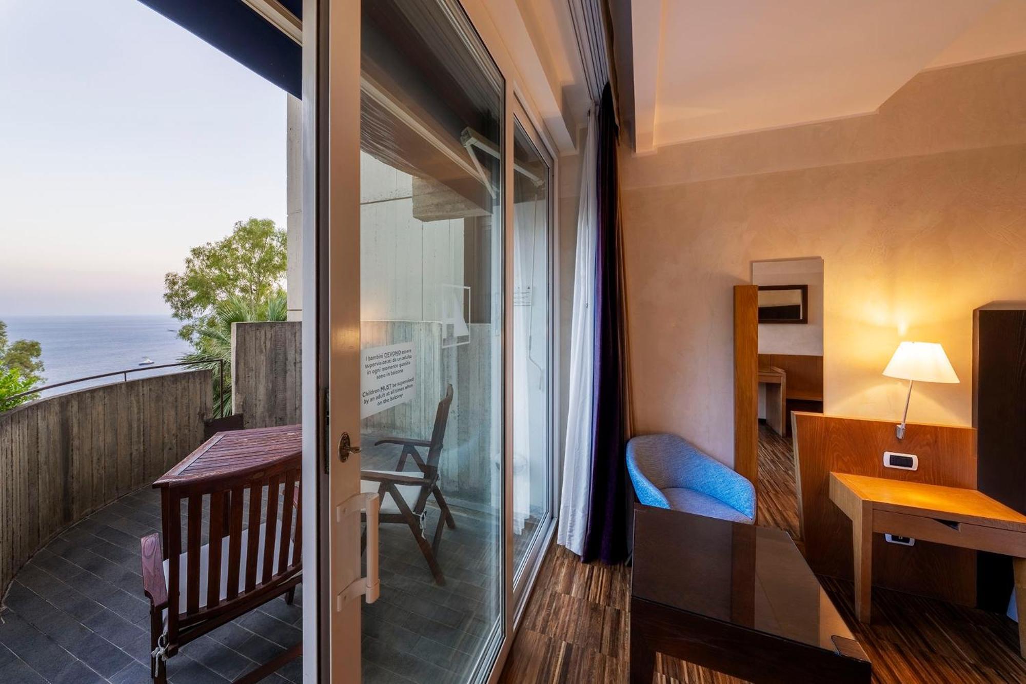 Double or Twin Room with Side Sea View