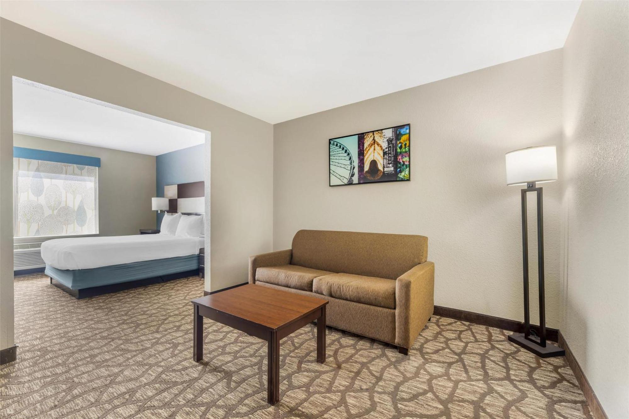 Queen Suite with Sofa Bed - Non-Smoking