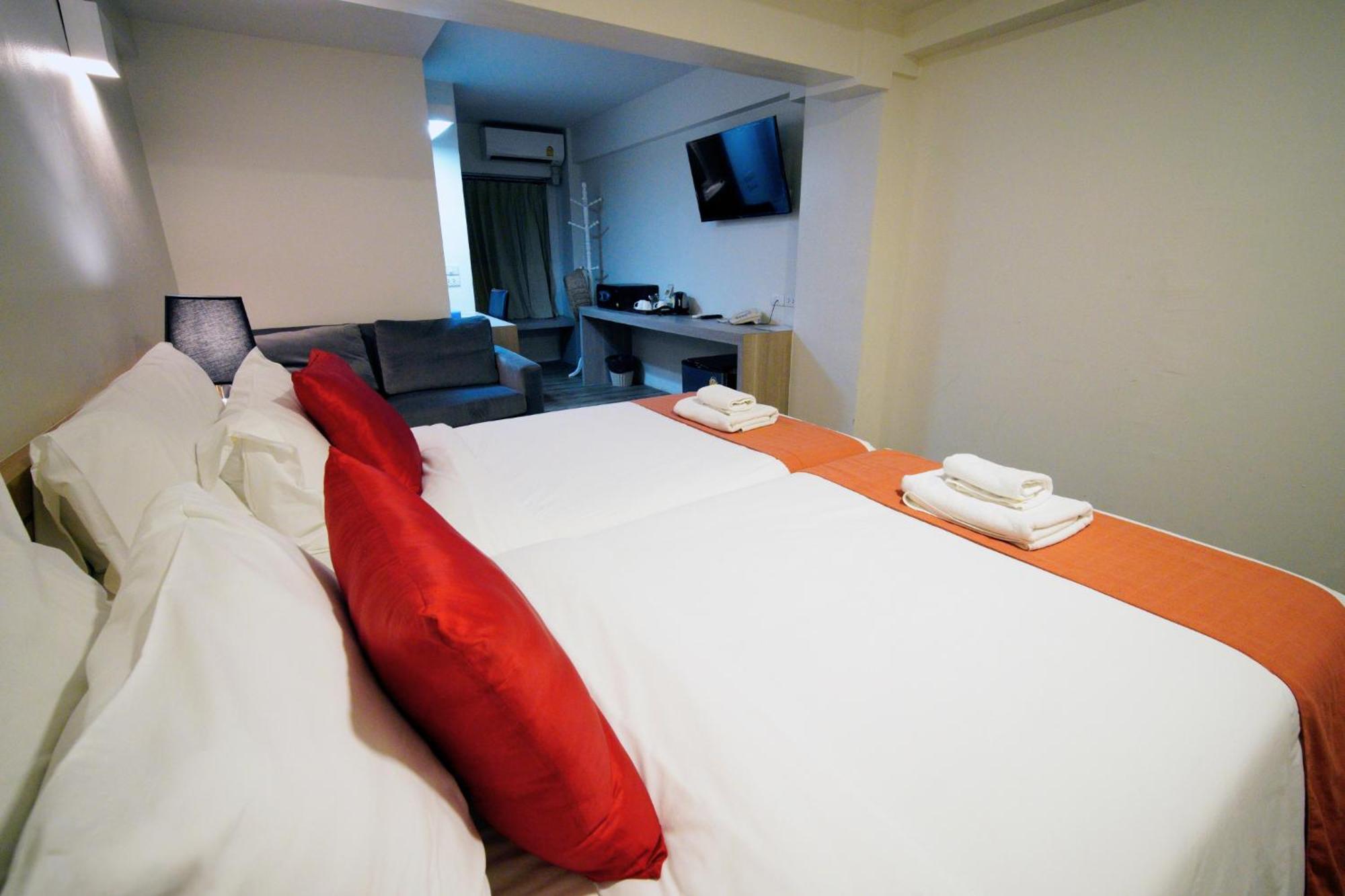 Deluxe Triple Room with Window,1706842400:JPEG