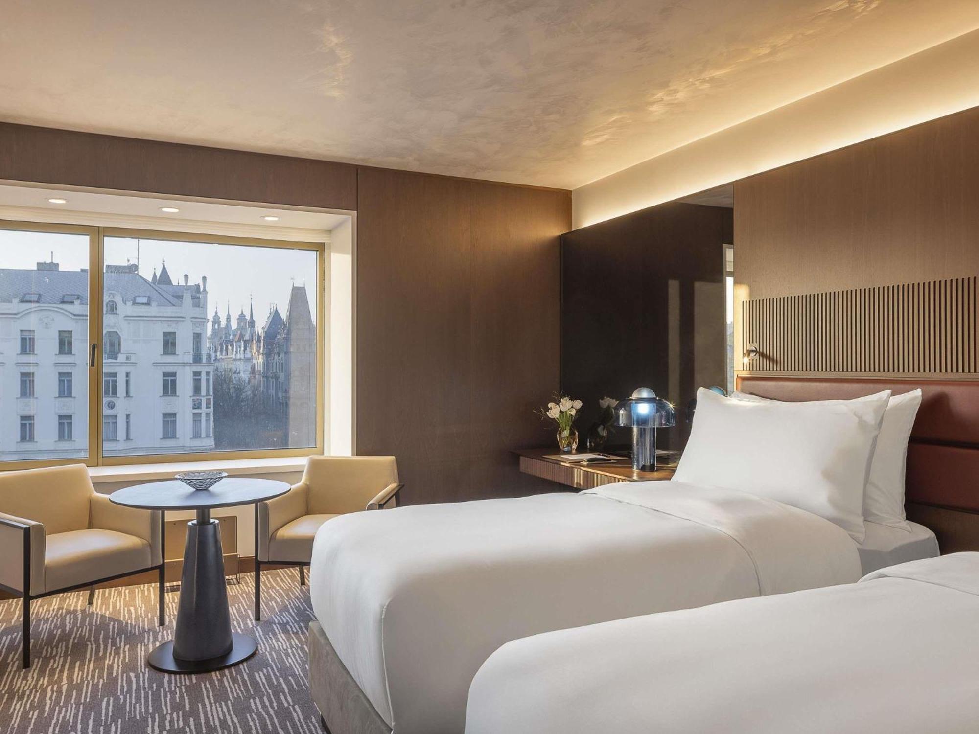 Fairmont Gold Signature Twin Room with Lounge Access