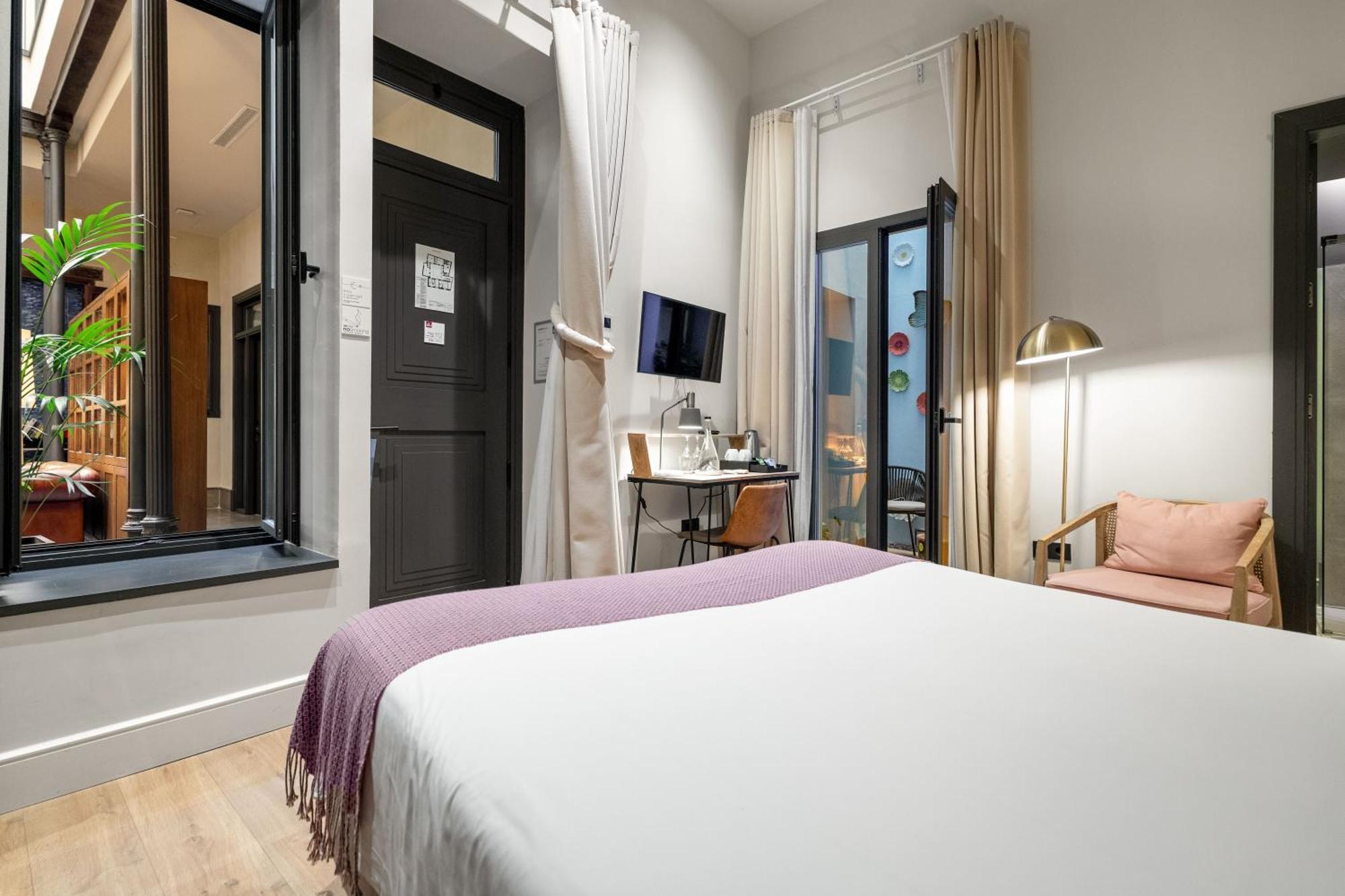Double or Twin Room with Interior View