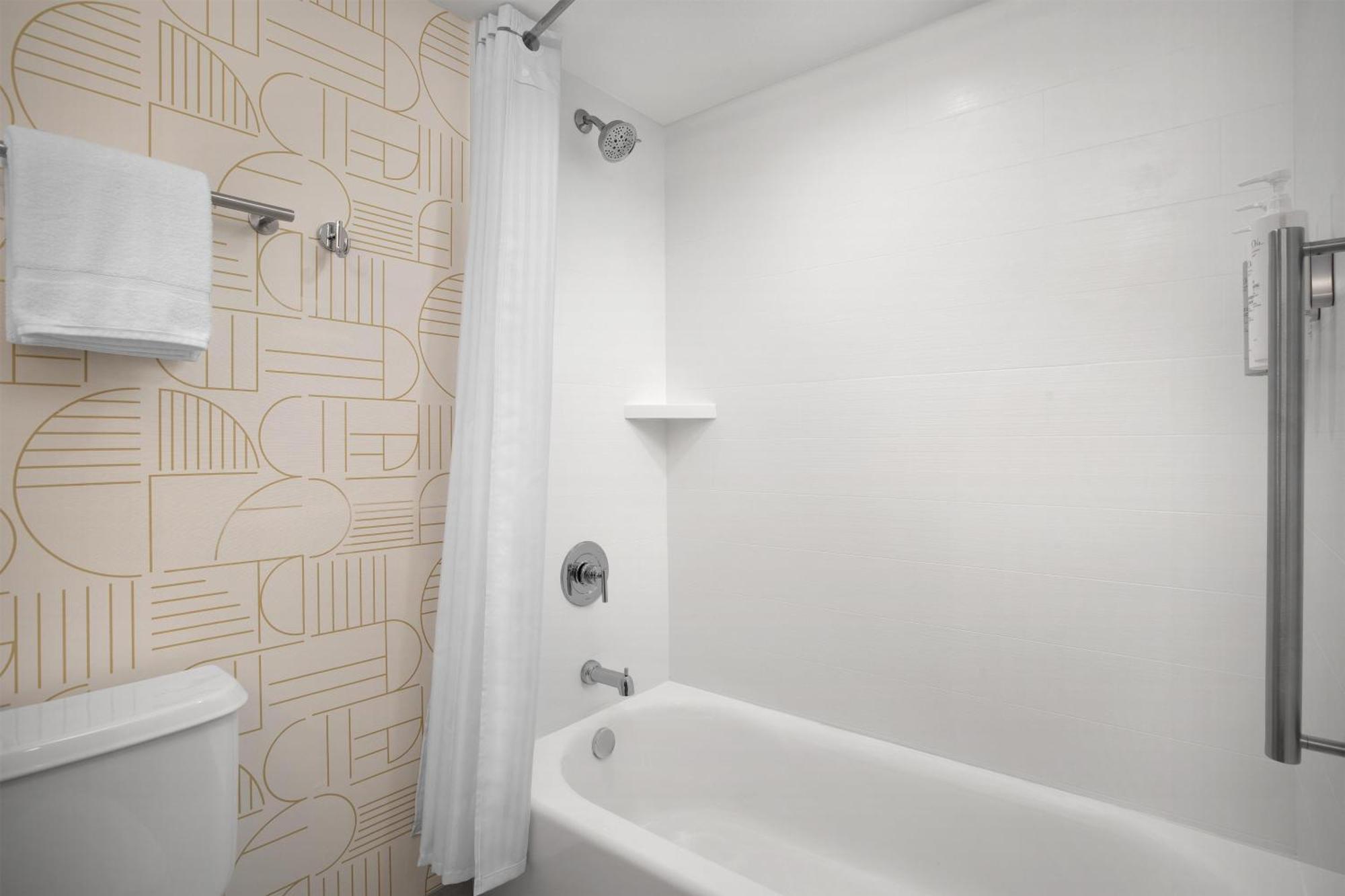 Studio Suite Two Queen Beds Balcony or Patio,1722930957:JPEG