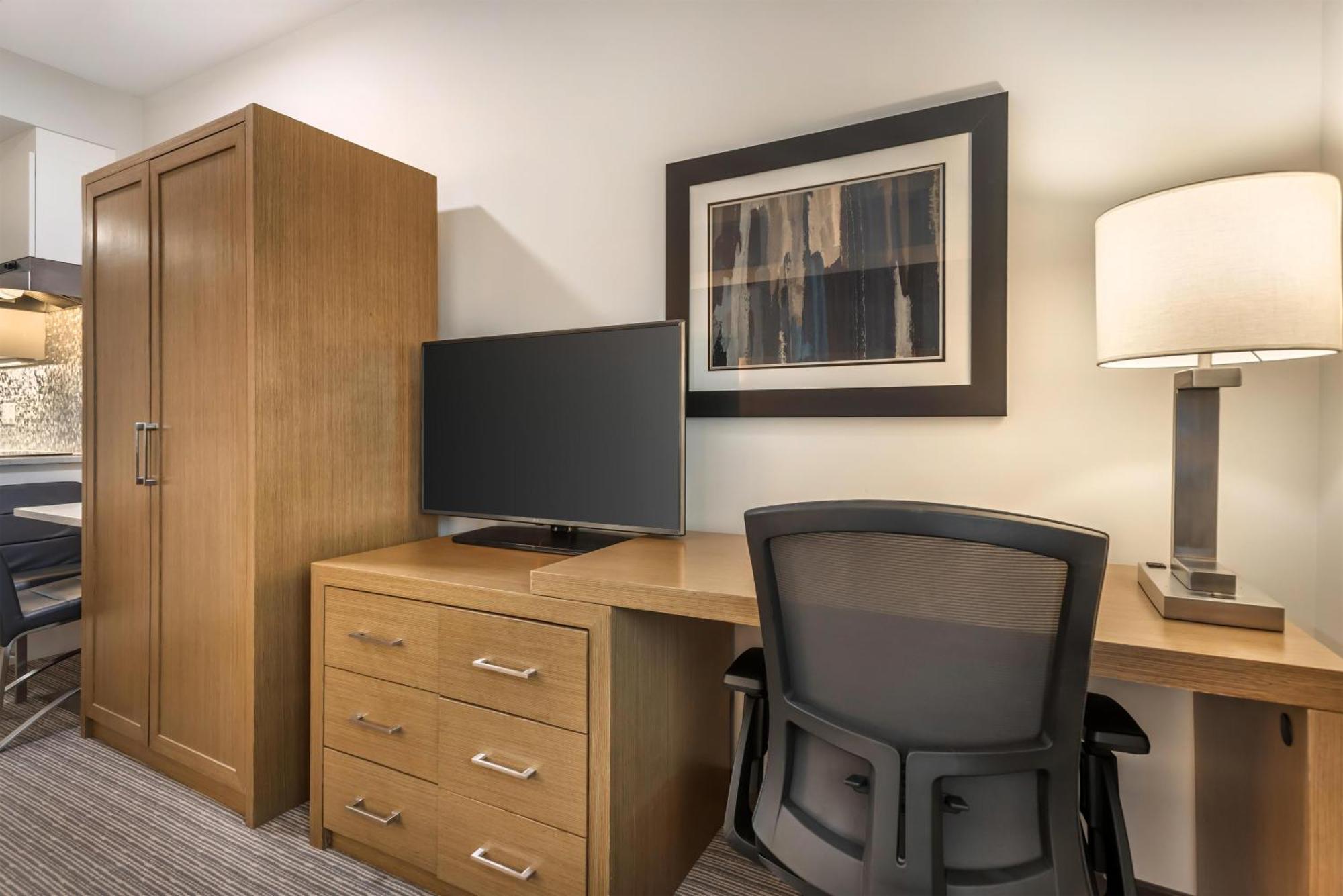 King Room with Kitchenette - Non-Smoking