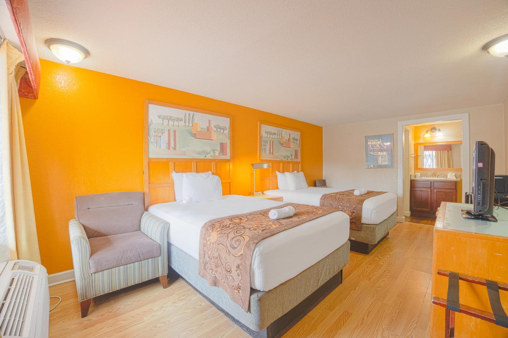 Double Room with Private Bathroom