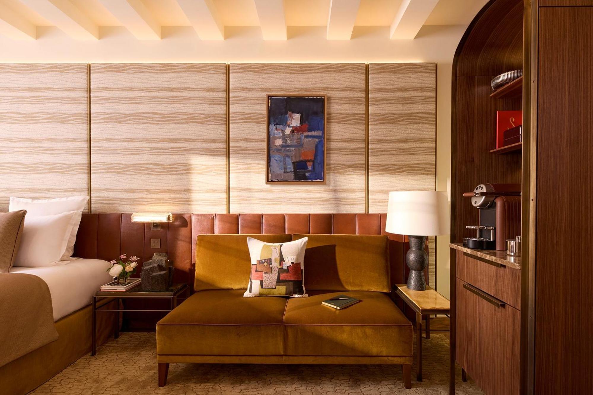 Junior Suite,1739373774:JPEG