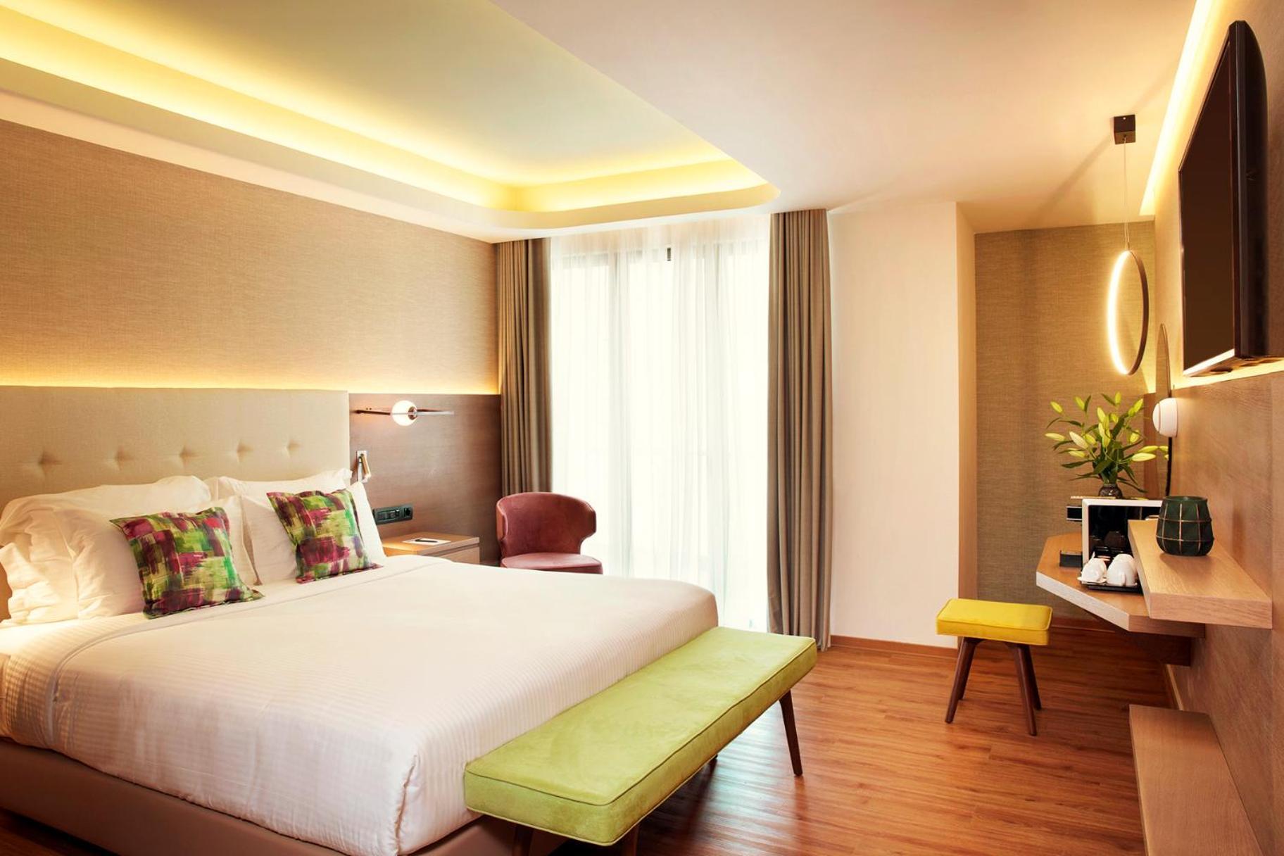 Superior Twin Room with Atrium View - Non-Smoking