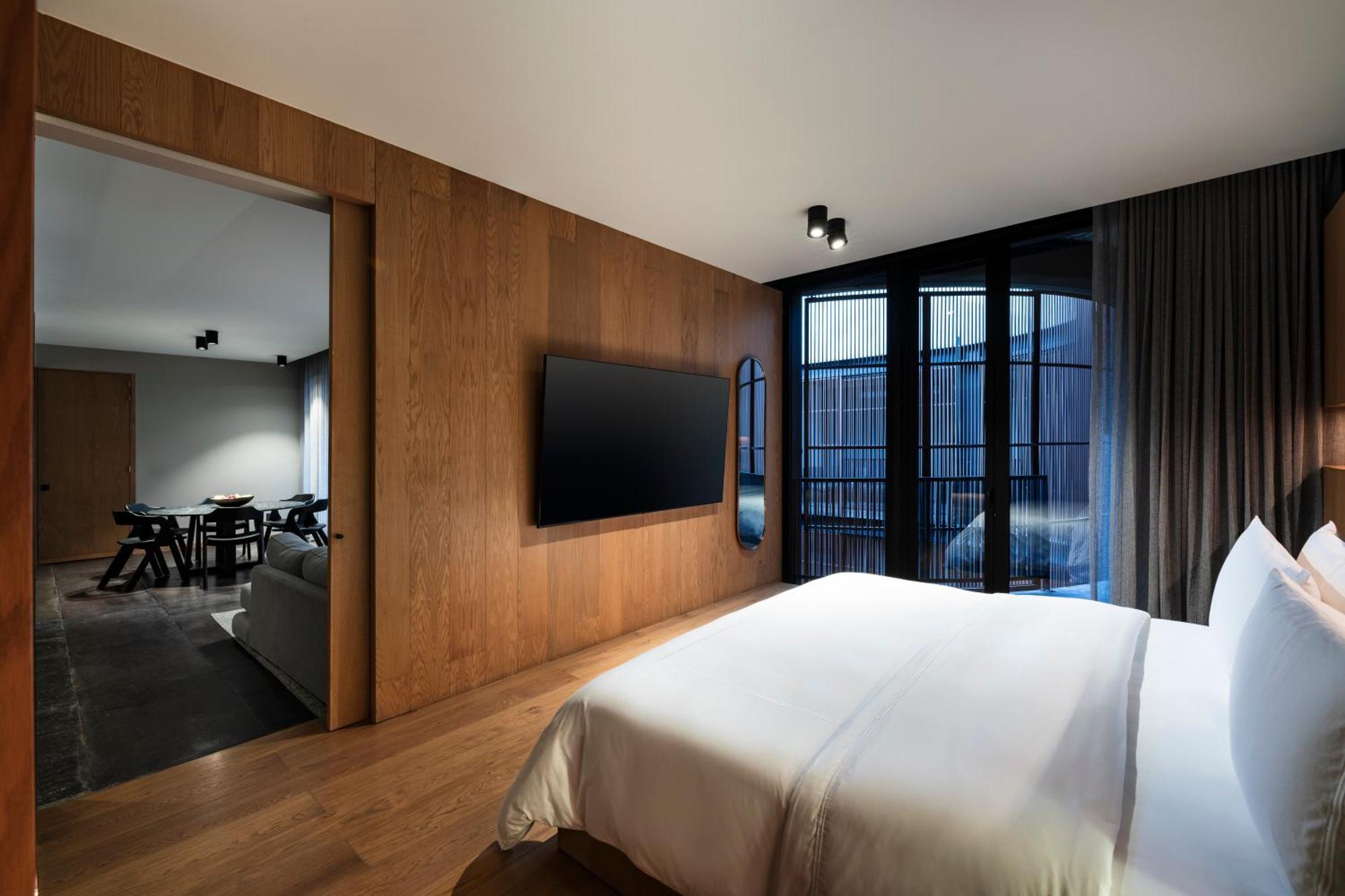 Superior King Suite