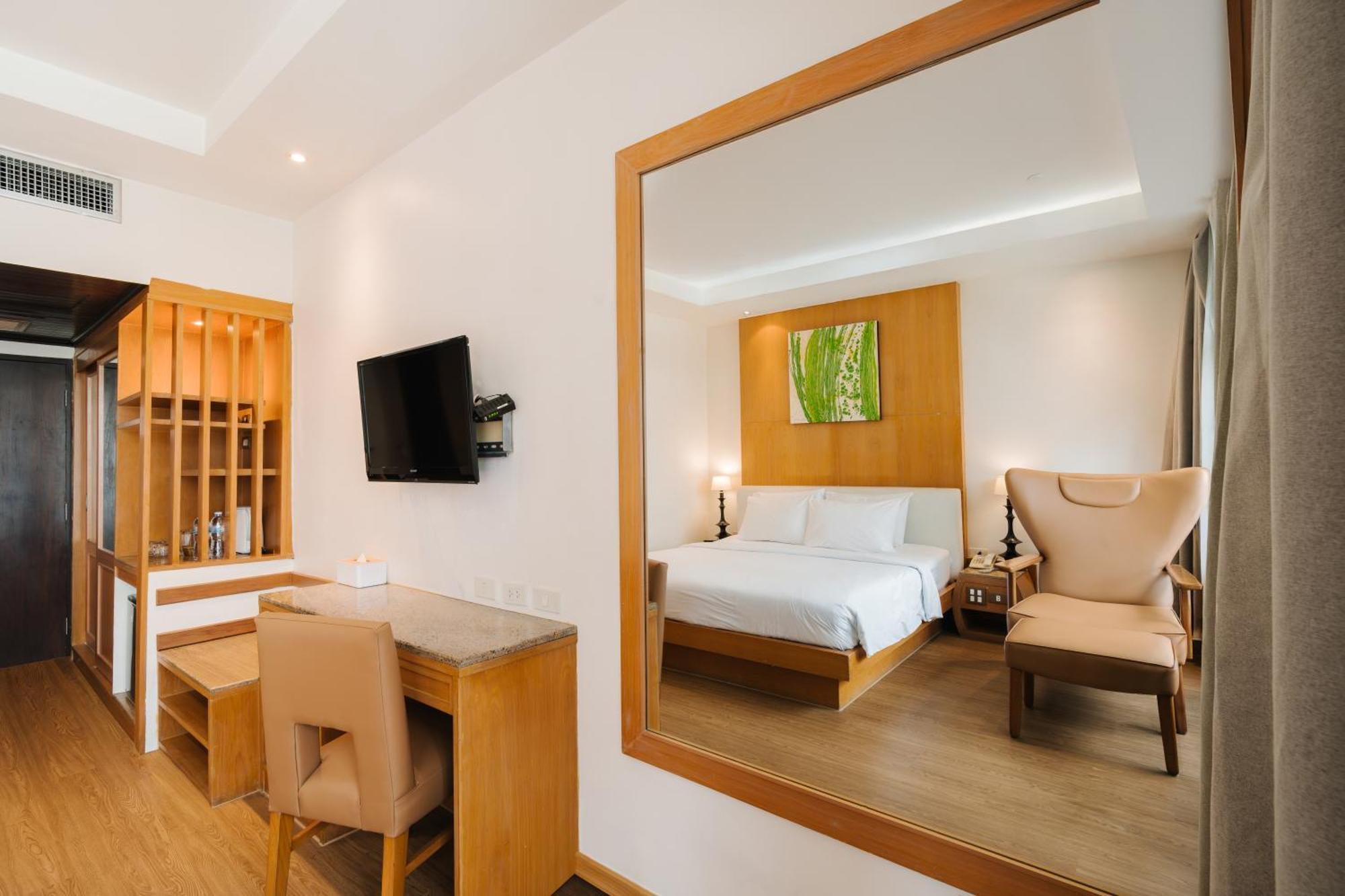 Pinnacle Room - King