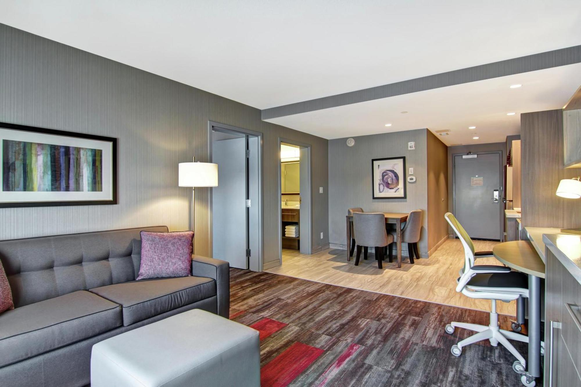 One-Bedroom King Suite - Non-Smoking