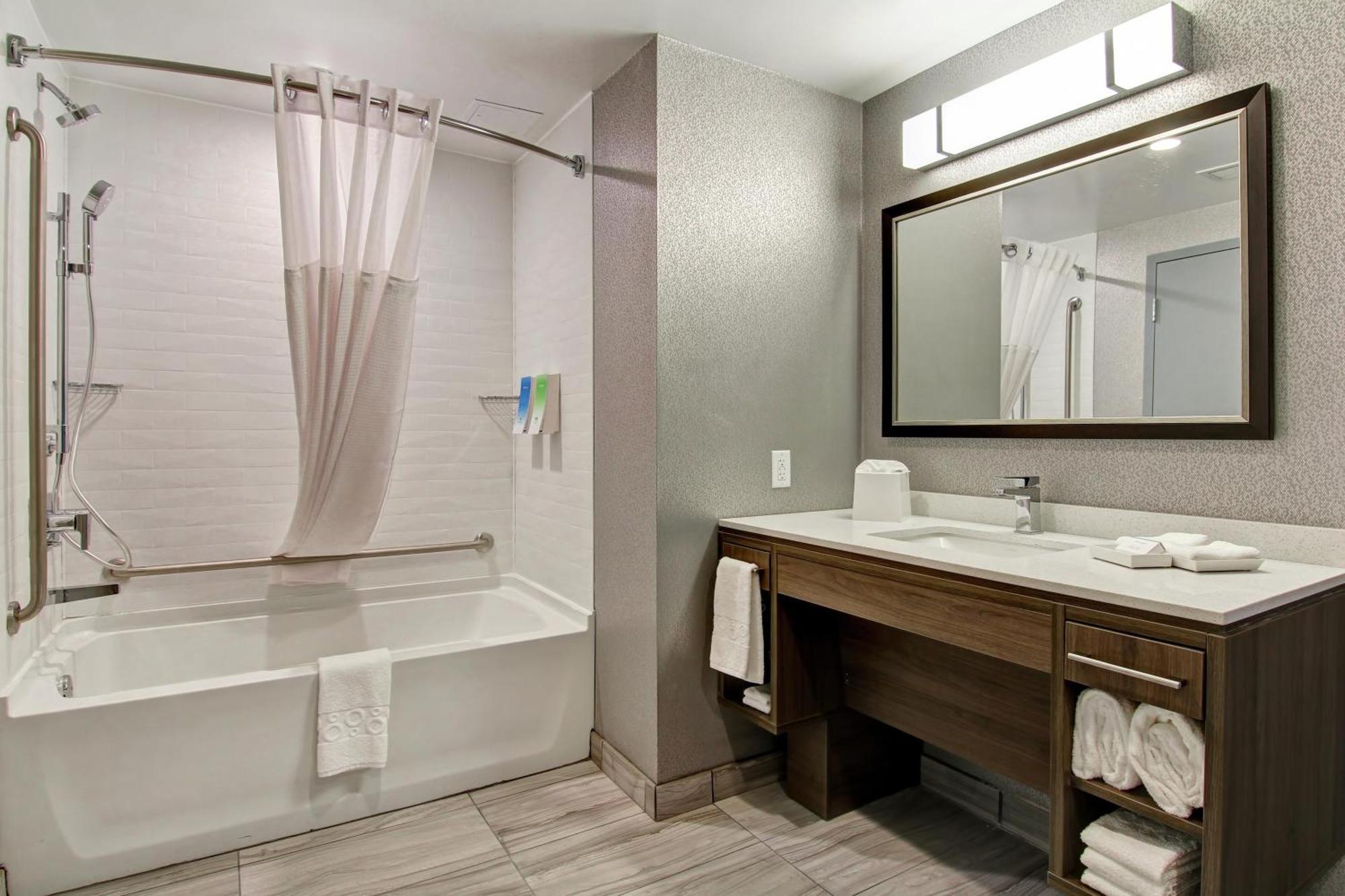 One-Bedroom King Suite Non-Smoking,1758473671:JPEG