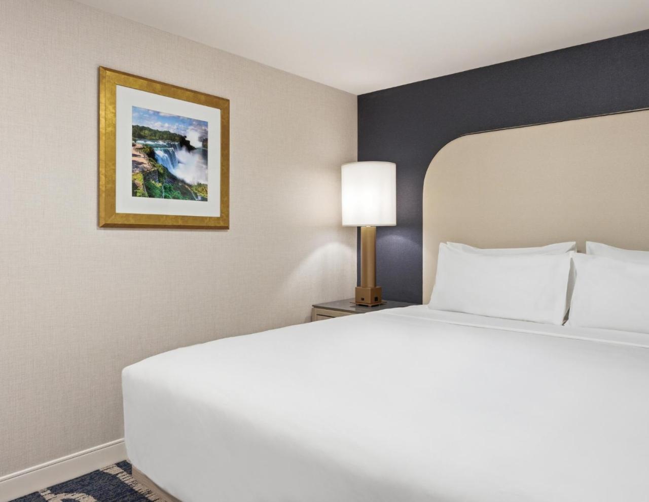 2 King 2 Bathroom Suite Fallsview – Floor 31,1765844213:JPEG