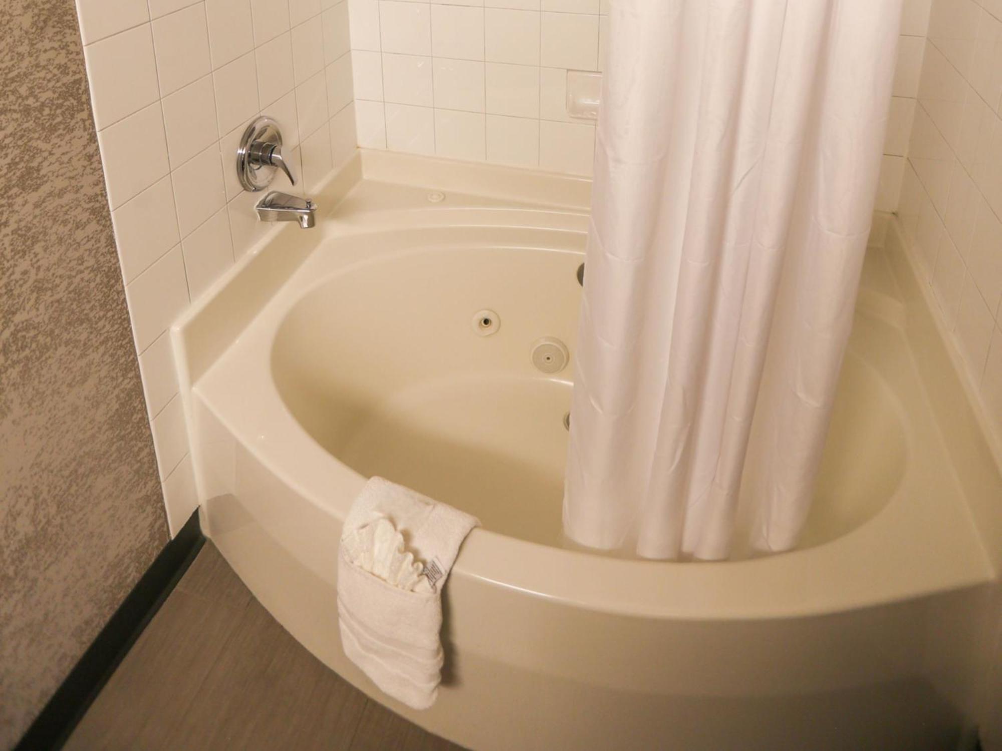 Premium King Room Jetted Bath,1765901092:JPEG
