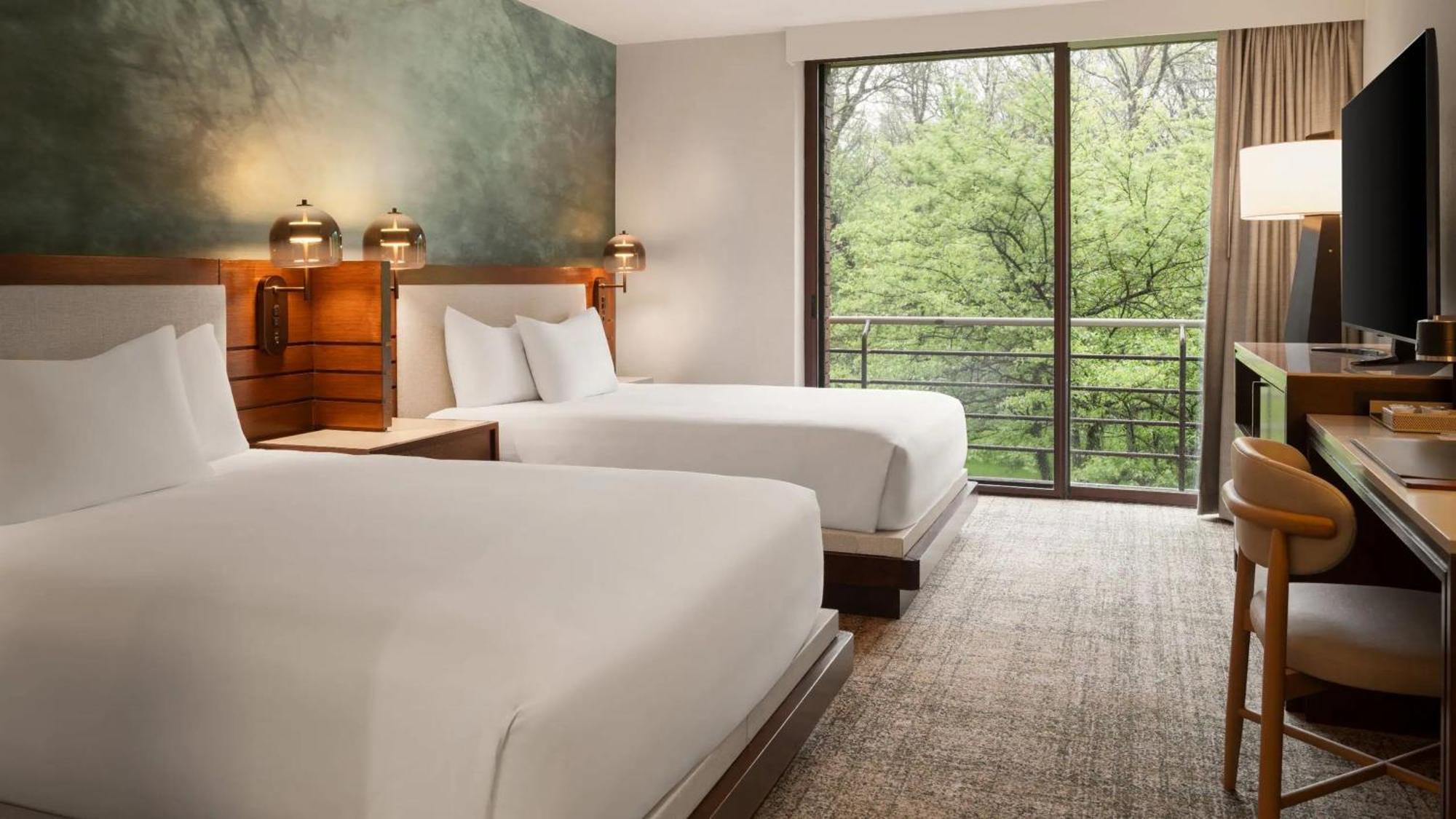 Queen Room with Two Queen Beds and tub - Disability access
