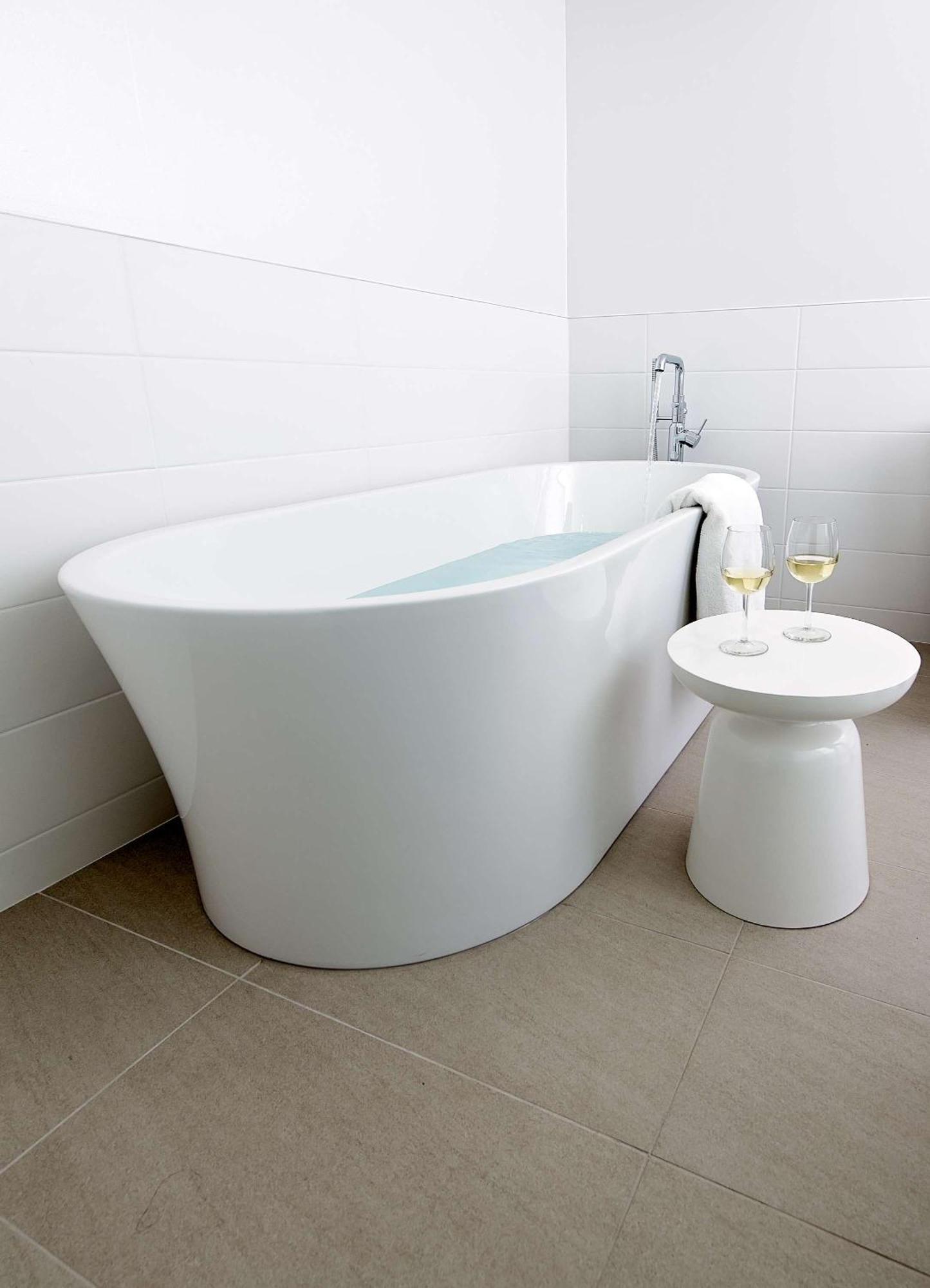 Coast Premium King Suite with Soaker Tub